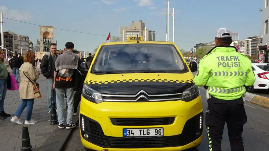 Taksim'de taksilere denetim: Binlerce lira ceza kesildi 3