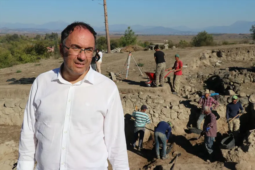 Tatarlı Höyük'te Orta Demir Çağ'a ait depolama alanı bulundu 7 Tatarlı Höyük'te Orta Demir Çağ'a ait depolama alanı bulundu 7