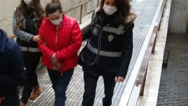Uygunsuz fotoğraflarını çektikleri erkeklerden şantajla para alan 5 kişi tutuklandı