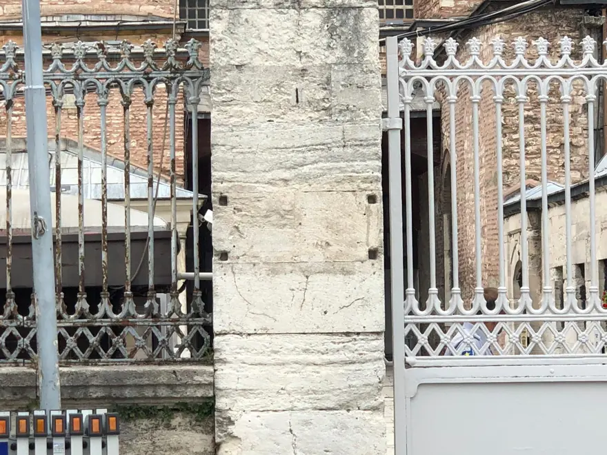 Ayasofya'da 'müze' tabelası söküldü 1