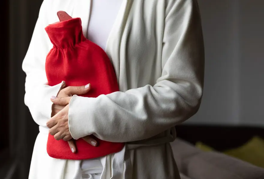 Kucağında sıcak su torbası patlayan genç kız hastanelik oldu 2