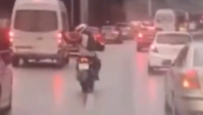 Motosiklet sürücüsünden alkışlanacak hareket: Sağlık Bakanı Koca paylaştı