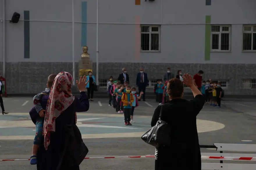 Yüz yüze eğitim anasınıfı ve ilkokul 1'inci sınıflarda başladı 8