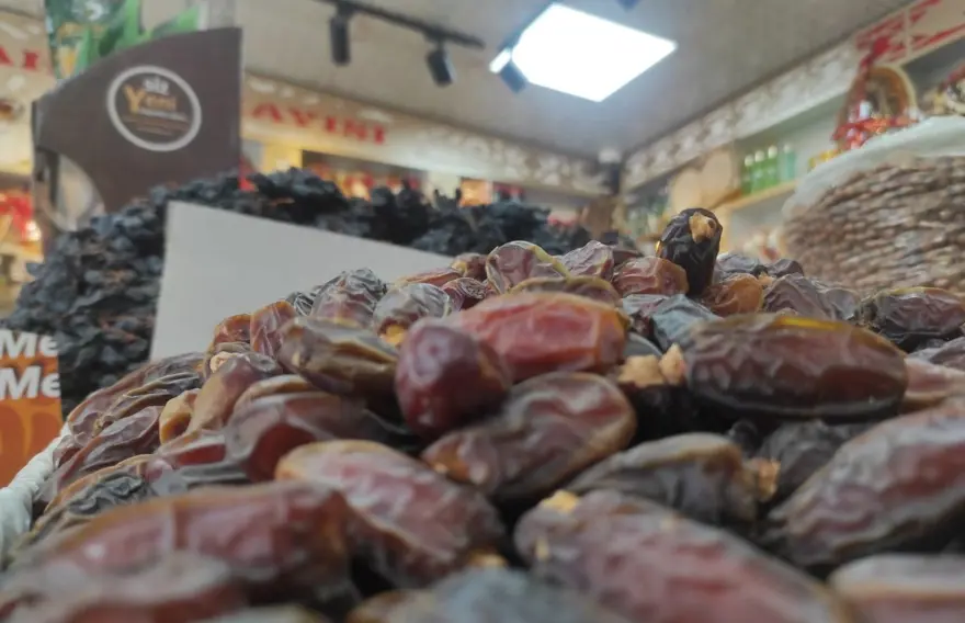 Hurma tezgahta yerini aldı: Fiyatı cinsine göre değişiyor 3