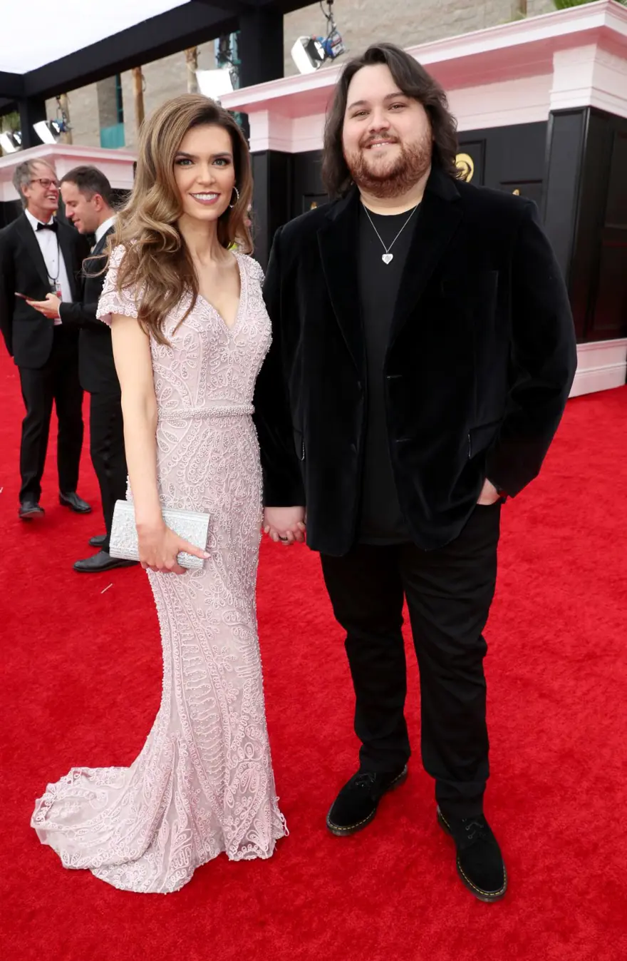 2022 Grammy Ödülleri kırmızı halısında ünlülerden aşk pozları 12