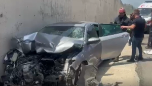 Otomobil TIR dorsesine çarptı: 3 kişi yaralandı