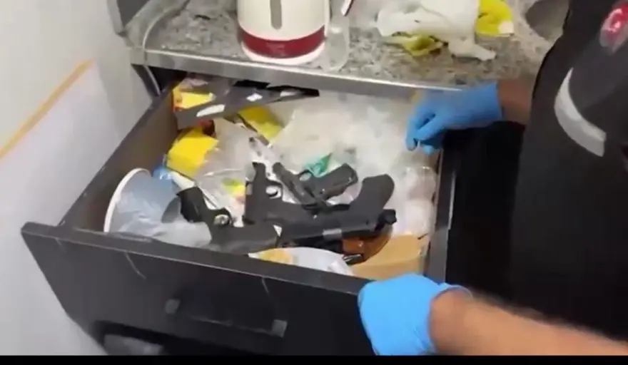 Silah kaçakçılarına 13 şehirde operasyon: 19 şüpheli tutuklandı 1