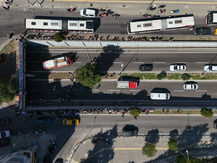 İzmir’de otomobil 6 metreden alt geçide düştü: 3 ölü, 2 ağıryaralı 3