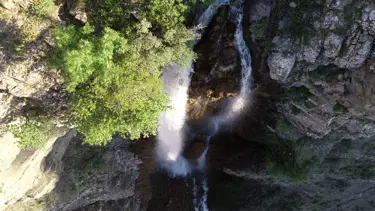 Bingöl'de ulaşımının zor olduğu Yoncalık Şelalesi dronla görüntülendi