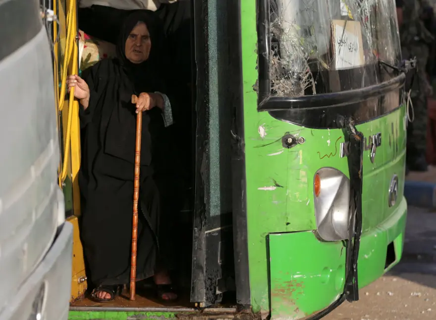 Suriye'de karşılıklı tahliyeler başladı 