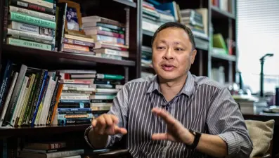 Hong Kong'da "Şemsiye Devrimi" lideri kovuldu