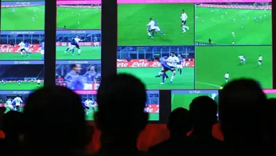 UEFA'dan VAR kararı: EURO 2024'te pozisyonlar ekrana yansıtılacak