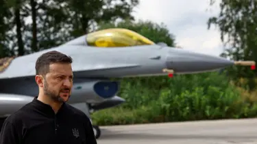 Zelenski: Ukrayna ilk F-16 jetlerini teslim aldı