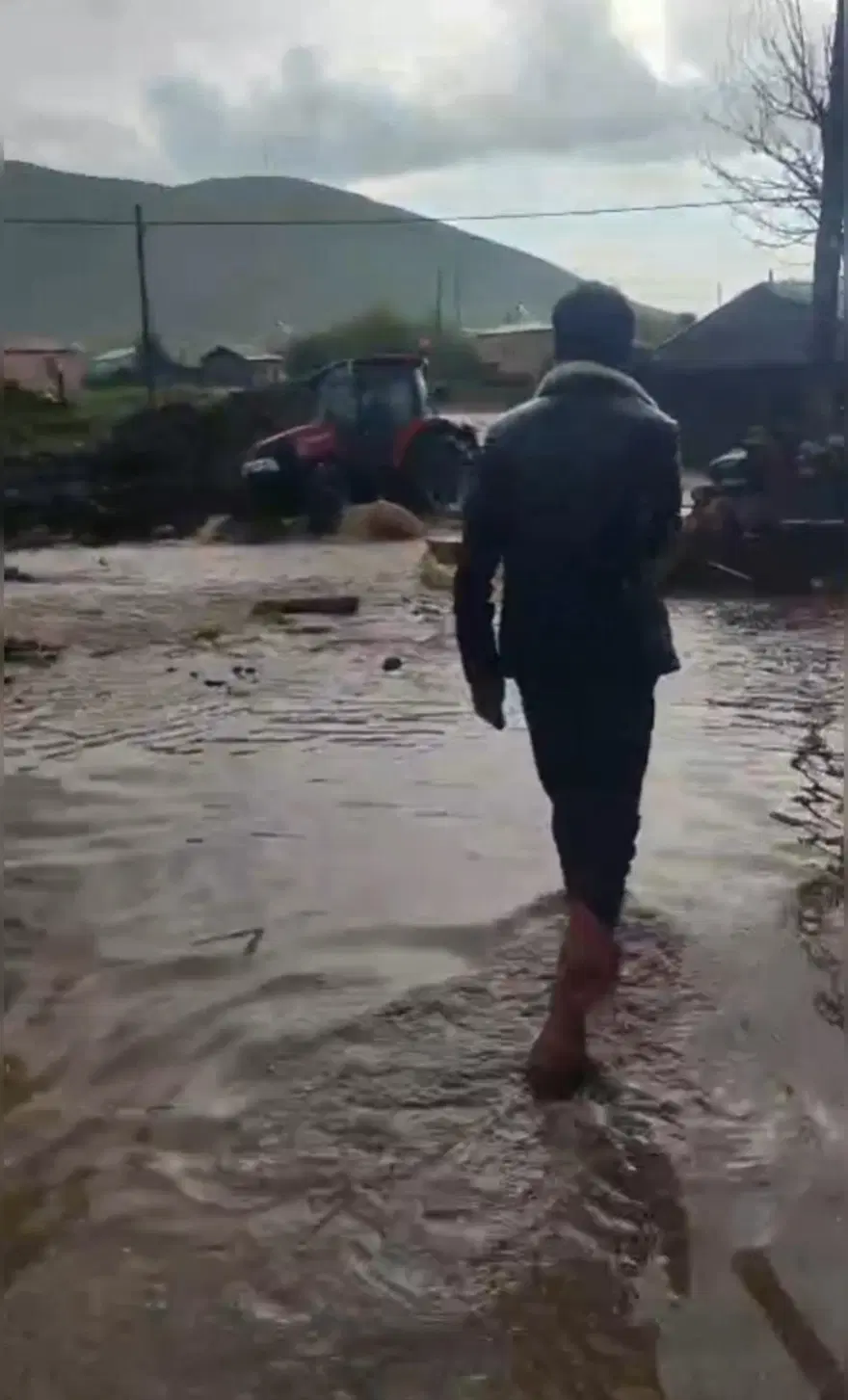 Ardahan'da sağanak sele dönüştü 3