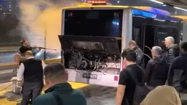 Kağıthane'de metrobüste yangın