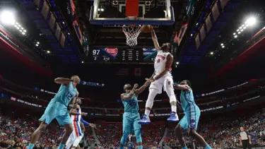 Pistons'ın yeni sahasında Eminemli açılış