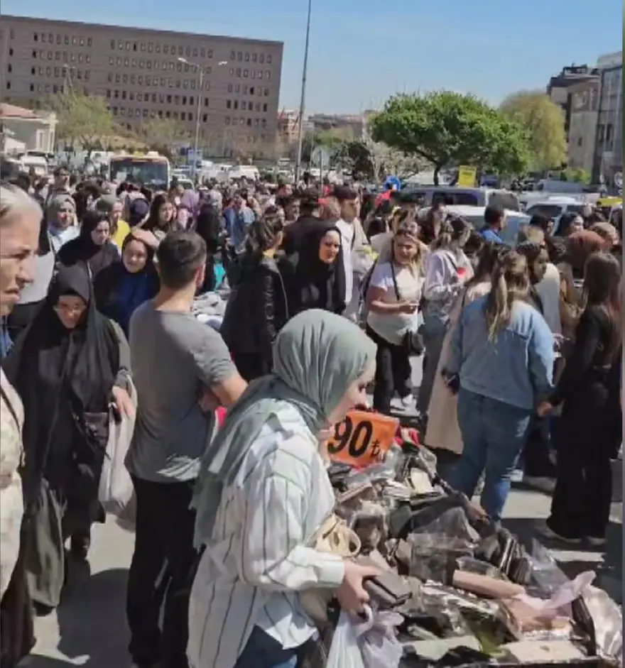 Bakırköy'deki sosyete pazarında bomba paniği 1 Bakırköy'deki sosyete pazarında bomba paniği 1