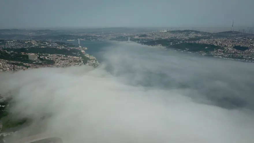 İstanbul Boğazı'na çöken sis doyumsuz görüntüler oluşturdu 7