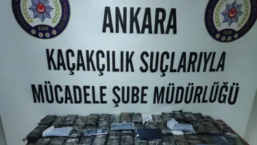 Araçların gizli bölmesinden 300 bin liralık telefon çıktı