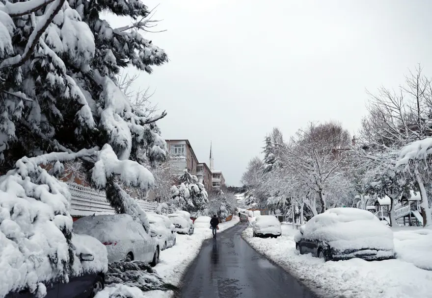 İstanbul'da kar yağışı devam ediyor (AKOM ilçe ilçe kar kalınlıklarını paylaştı) 17