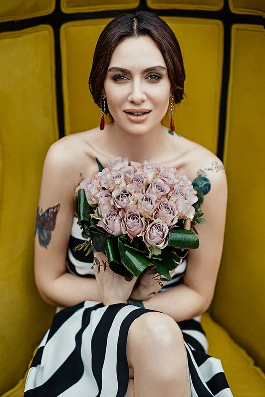 BİRCE AKALAY 90