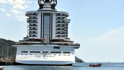 'Yüzen Kasaba', Marmaris'e demir attı