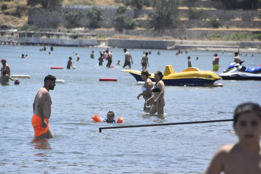 Bodrum sahilleri tıka basa doldu 4