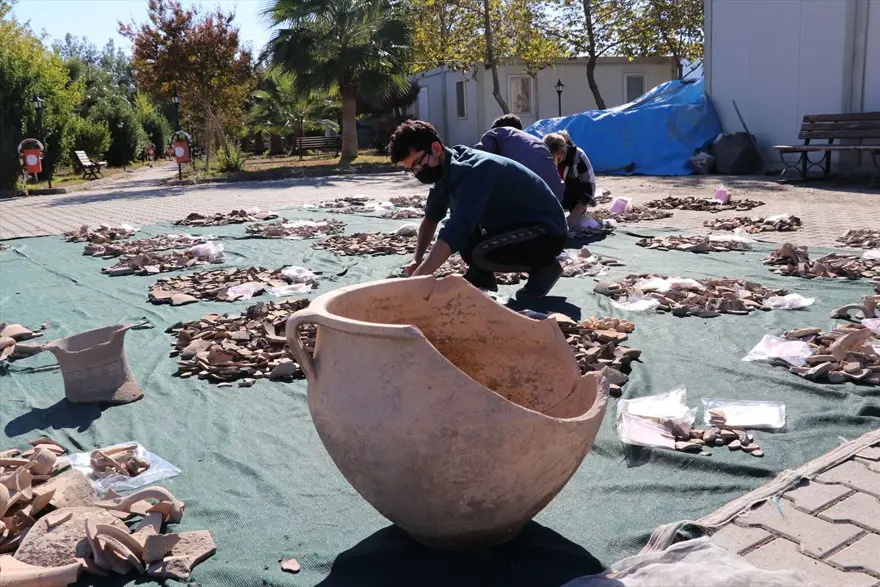 Tatarlı Höyük'te Orta Demir Çağ'a ait depolama alanı bulundu 2 Tatarlı Höyük'te Orta Demir Çağ'a ait depolama alanı bulundu 2