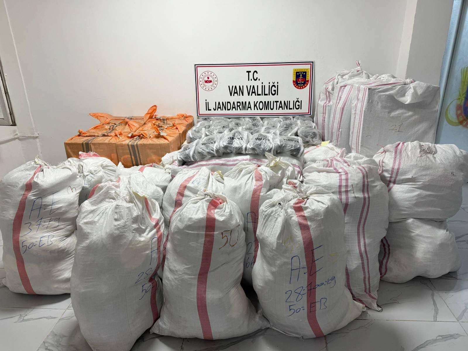 Piyasa değeri 1 milyon 630 bin lira: Van'da kaçakçılık operasyonu