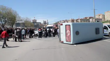 Kadıköy'de minibüs devrildi: 5 yaralı