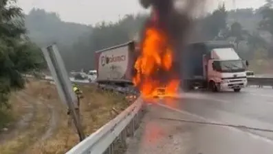 Bursa-Yalova yolunda TIR'da yangın