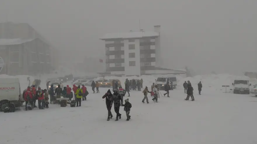 Tatilci akını Uludağ’da trafiği kilitledi 4