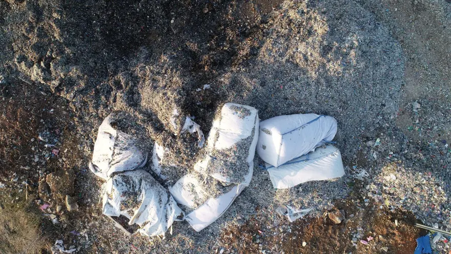 Avrupa'dan ithal edilen çöp, Adana'da yol kenarlarına dökülüyor 8