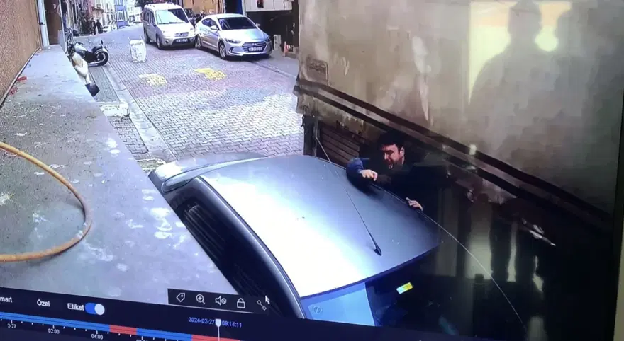 Kayan kamyoneti durdurmak isterken iki araç arasında sıkıştı 1