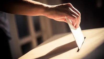 Avrupa’da kritik seçim günü: Üç ülke sandık başında