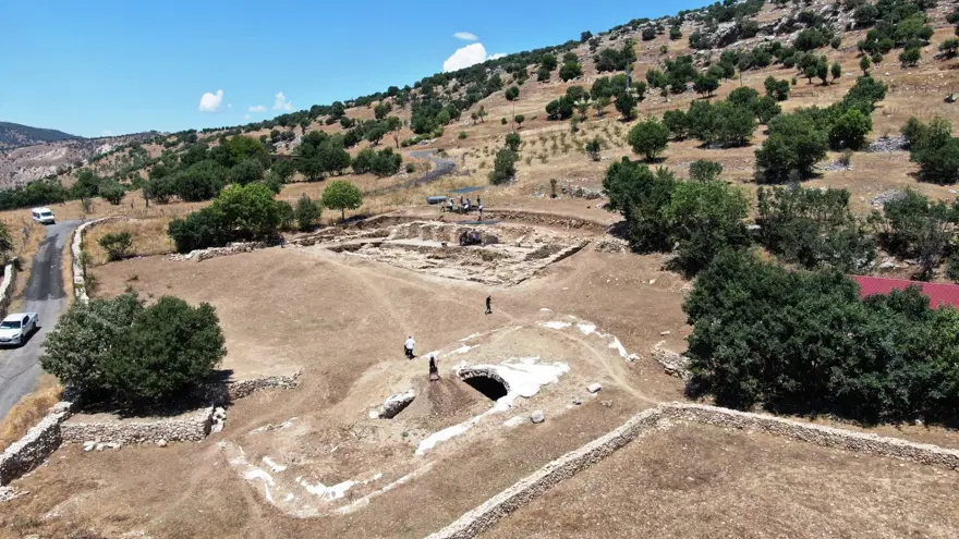 Bin 500 yıllık kilise kalıntısında bulundu! "Amfora" ve "Deniz Yıldızı" 9
