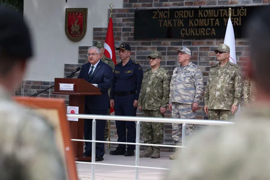 Bakan Güler'den Hakkari'de Mehmetçiğe bayram ziyareti 2