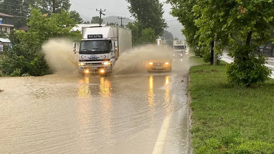 Batı Karadeniz'i yine sel vurdu 56