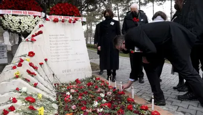 Gazeteci Uğur Mumcu suikastın 28. yılında kabri başında anıldı