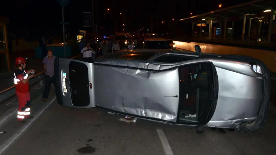 Bursa'da trafik kazası: 1 ölü, 3 yaralı 6 Bursa'da trafik kazası: 1 ölü, 3 yaralı 6