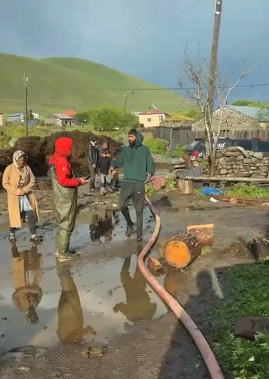Ardahan'da sağanak sele dönüştü 1