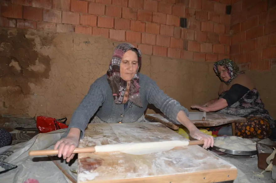 Bir kilo undan 500 tane çıkıyor! Antalyalıların vazgeçilmez lezzeti: Kış boyunca bayatlamıyor 8