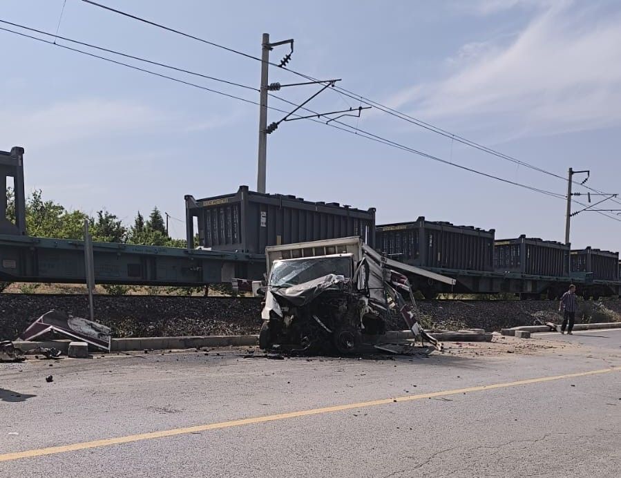 Malatya'da yük treni pikaba çarptı
