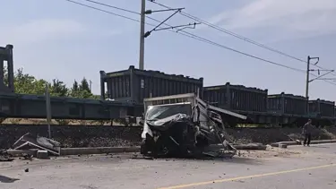 Malatya'da yük treni pikaba çarptı