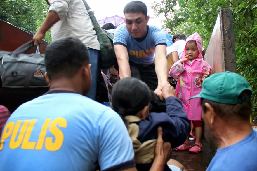 Filipinler'de tayfun alarmı 9