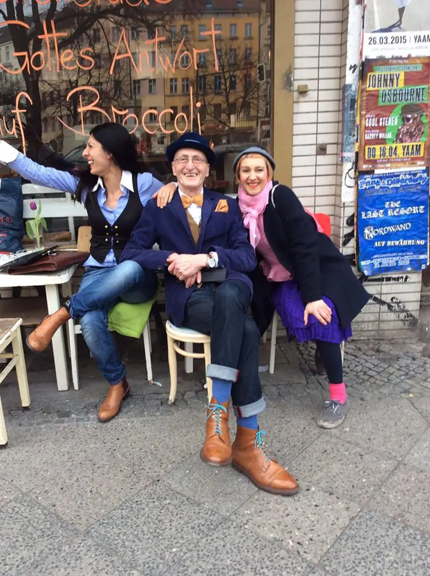 Tarzıyla gençlere taş çıkartıyor 3