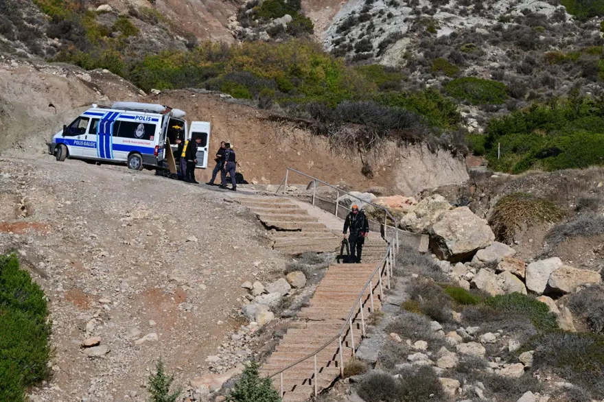 Çeşme açıklarında göçmen faciası | 5 göçmen yaşamını yitirdi,2 göçmeni arama çalışmaları sürüyor 8