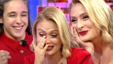 Kızı Melisa'yı konuk eden Ceyda Düvenci'nin duygusal anları: Gururdan gözyaşları sel olur