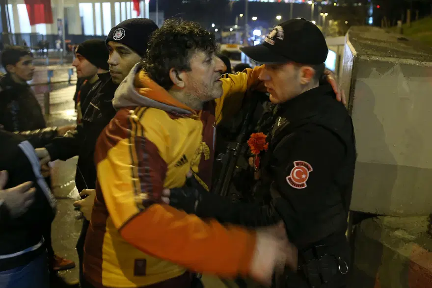 Taraftarlar Beşiktaş'taki saldırıları protesto etmek için yürüdü 6