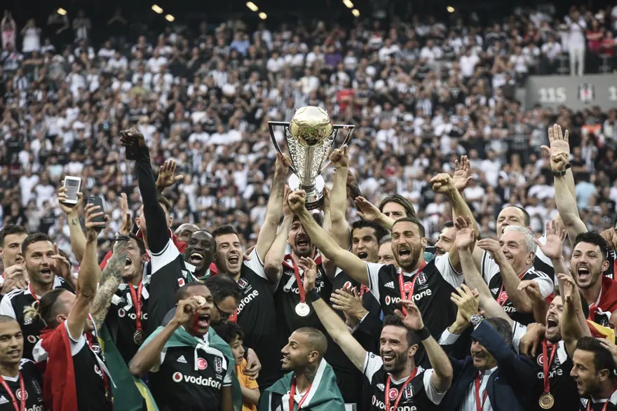 Şampiyon Beşiktaş kupasına kavuştu 11